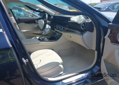 2018 Mercedes-Benz E 300 4Matic z USA, uszkodzony, nr VIN WDDZF4KB8JA311916